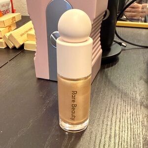 Rare Beauty Liquid Luminizer - Outshine